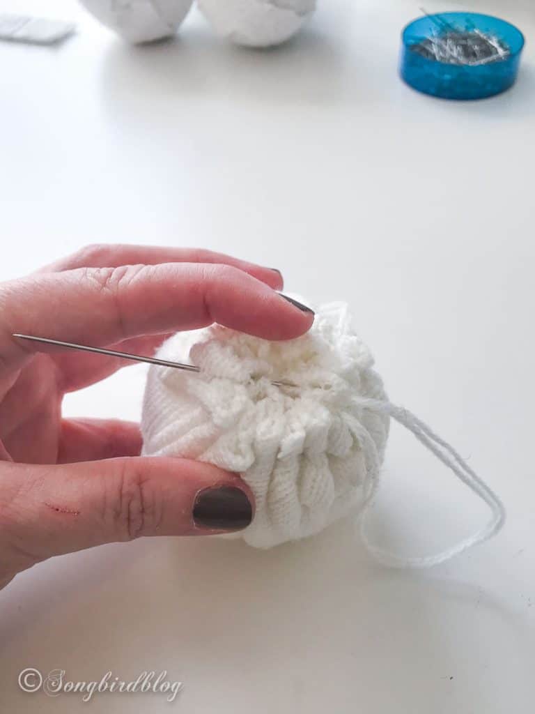 How to make fabric snowballs [two fast and easy ways]