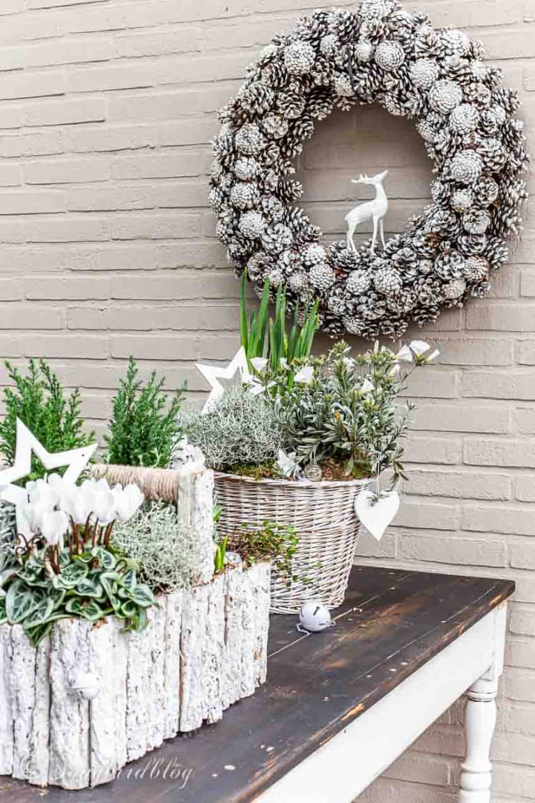 7 Simple Outdoor Decorating Ideas for Christmas - Songbird
